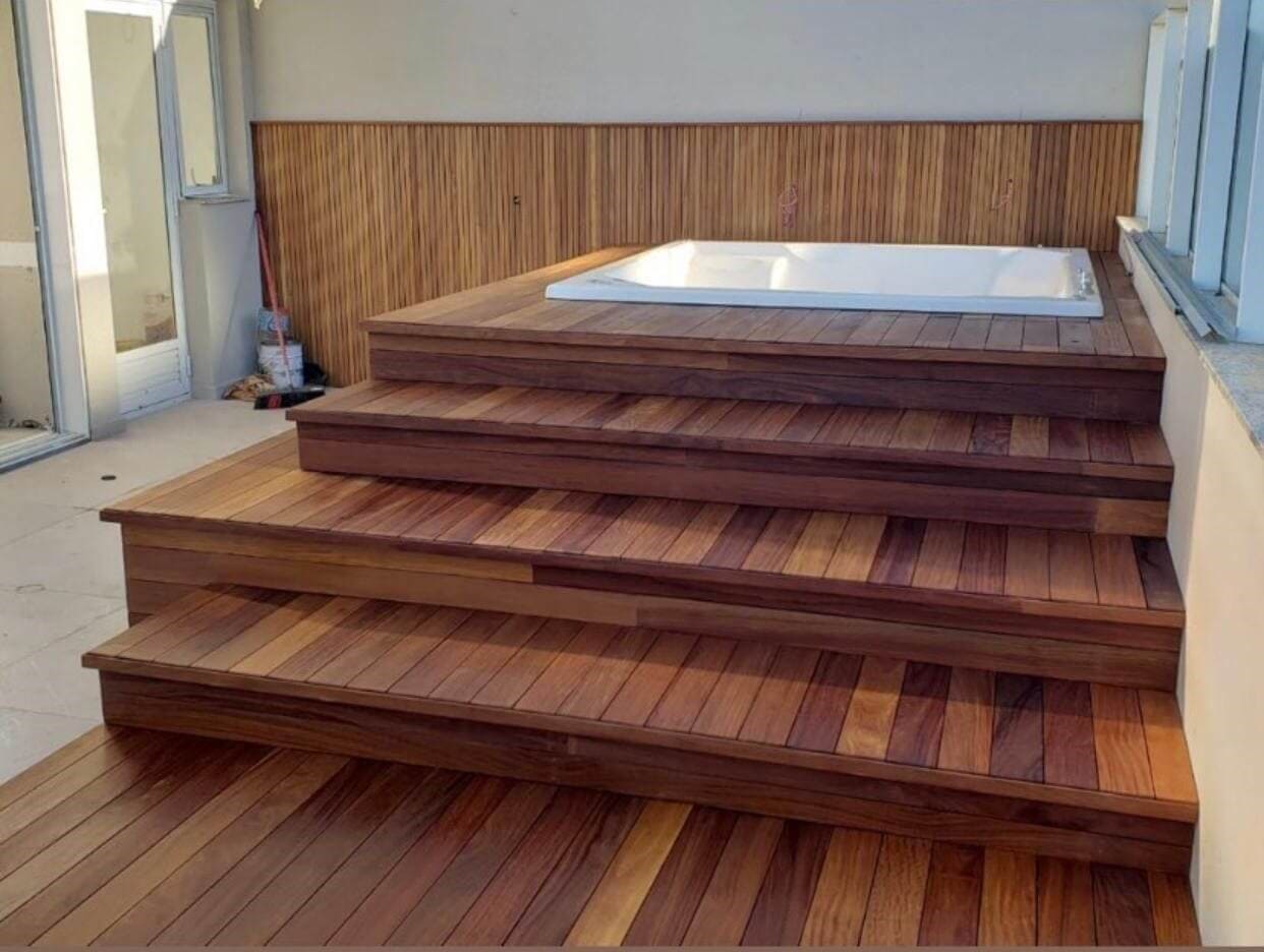 Deck com Hidromassagem