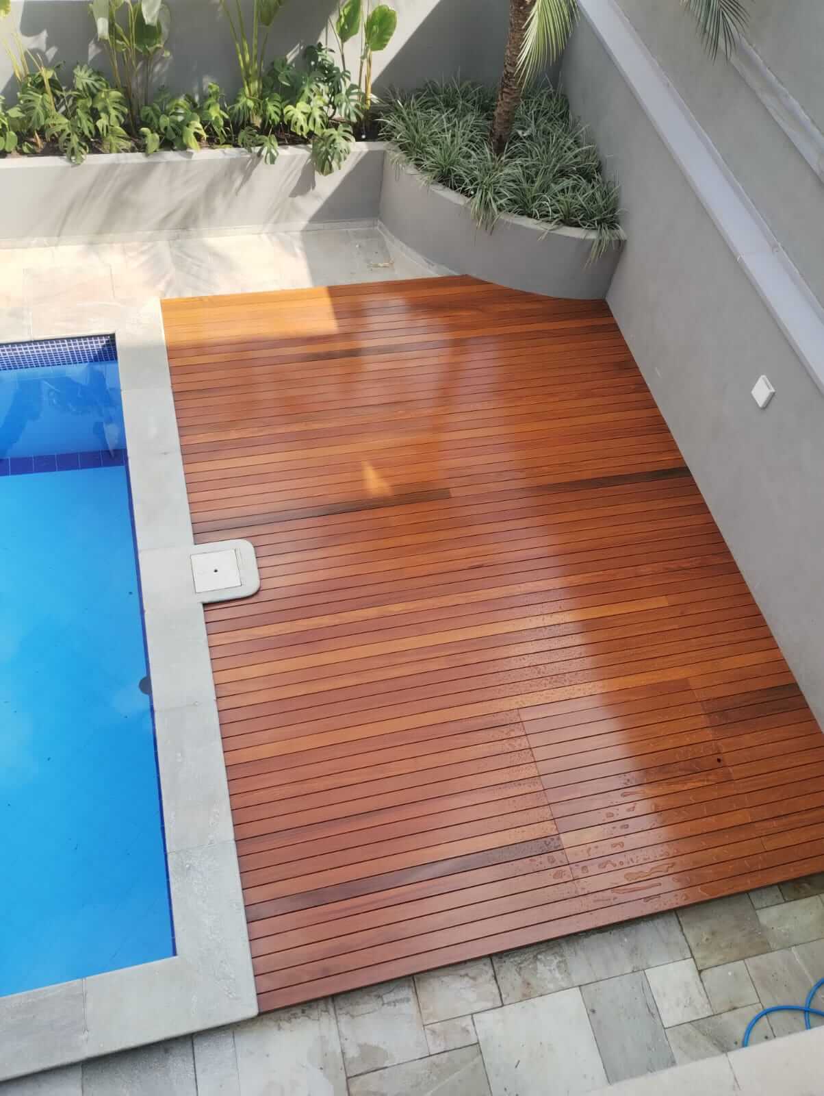 Raspagem de deck de madeira sem pó
