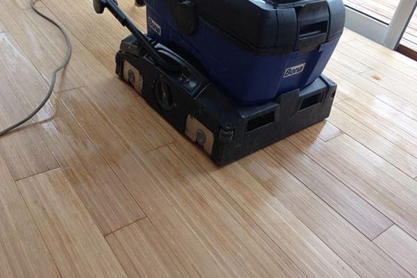 Limpeza de Piso de Bambu